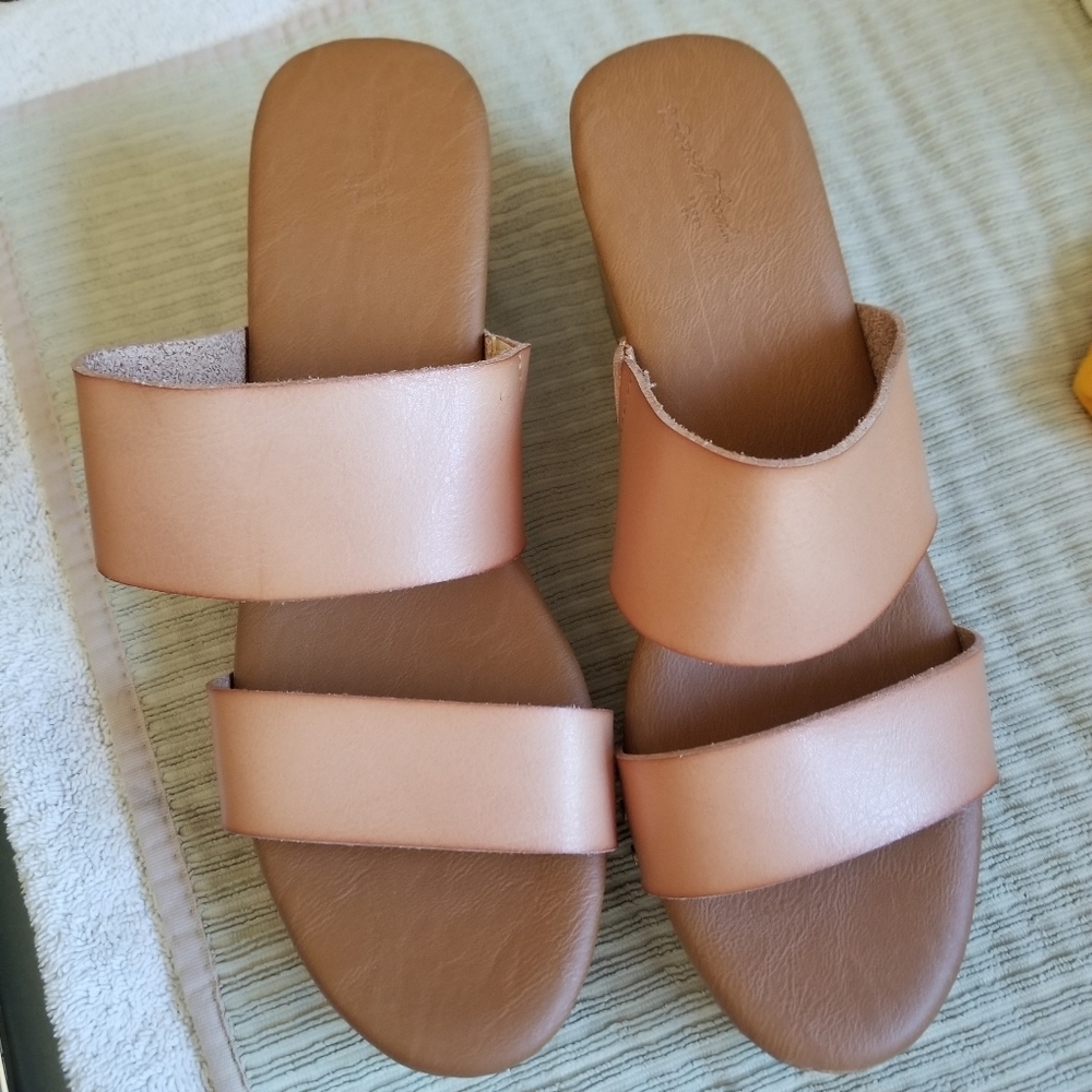 Universal Thread Shoes - Picture 2 of 8